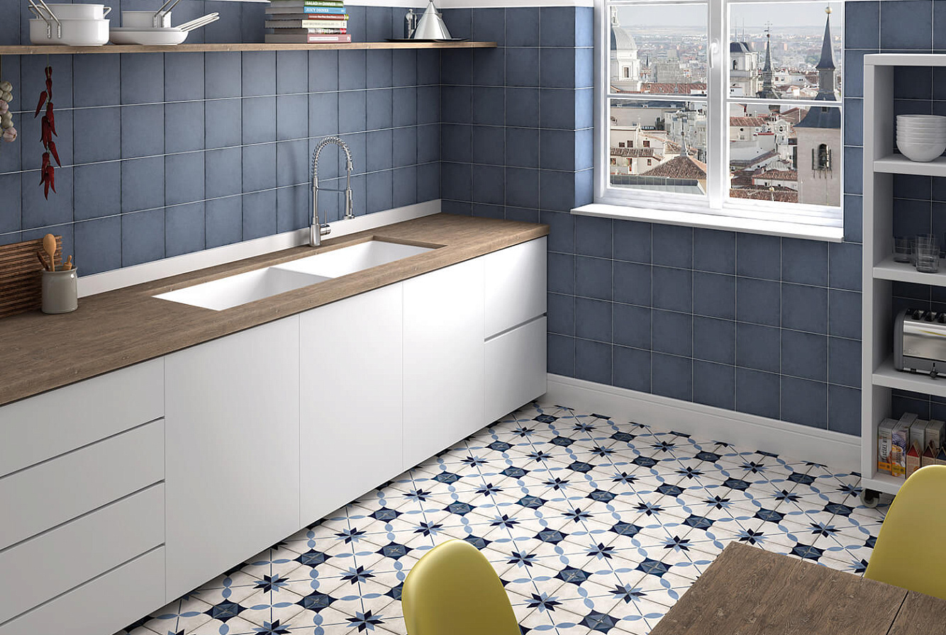ART NOUVEAU WOAD BLUE / ARCADE BLUE